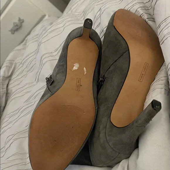Vince Camino. Chic Gray Suede Heeled Boots - Picture 5 of 7